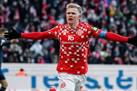 "بديل هاري كين".. سكاي سبورتس: مهاجم ماينز يدخل حسابات بايرن ميونخ